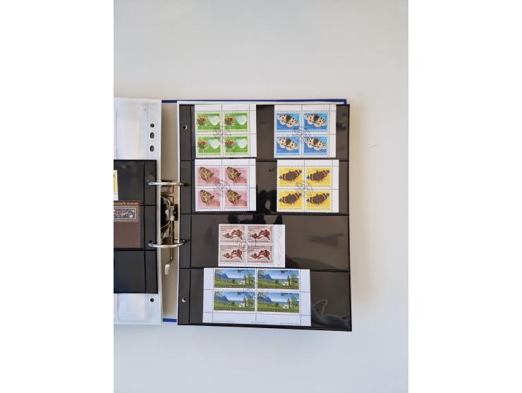 2000/15, postfrische und gestempelte, in den Hauptnummern je überkomplette Sammlung, dabei Marken je einzeln und in Viererblo