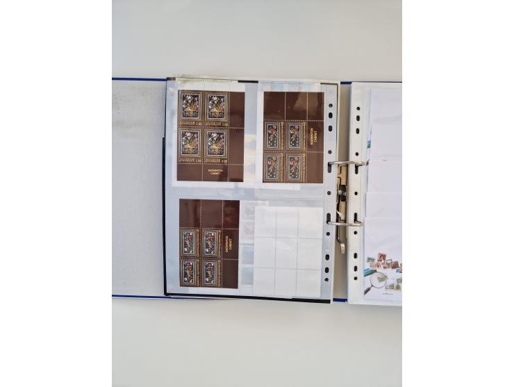 2000/15, postfrische und gestempelte, in den Hauptnummern je überkomplette Sammlung, dabei Marken je einzeln und in Viererblo