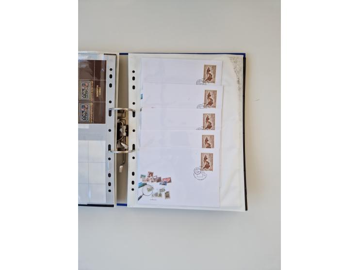 2000/15, postfrische und gestempelte, in den Hauptnummern je überkomplette Sammlung, dabei Marken je einzeln und in Viererblo