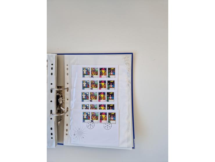 2000/15, postfrische und gestempelte, in den Hauptnummern je überkomplette Sammlung, dabei Marken je einzeln und in Viererblo