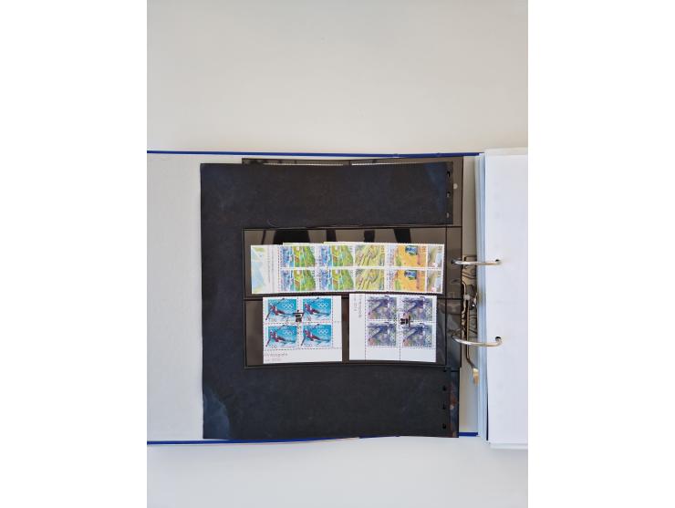 2000/15, postfrische und gestempelte, in den Hauptnummern je überkomplette Sammlung, dabei Marken je einzeln und in Viererblo