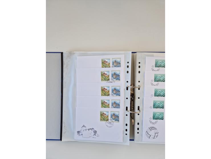 2000/15, postfrische und gestempelte, in den Hauptnummern je überkomplette Sammlung, dabei Marken je einzeln und in Viererblo