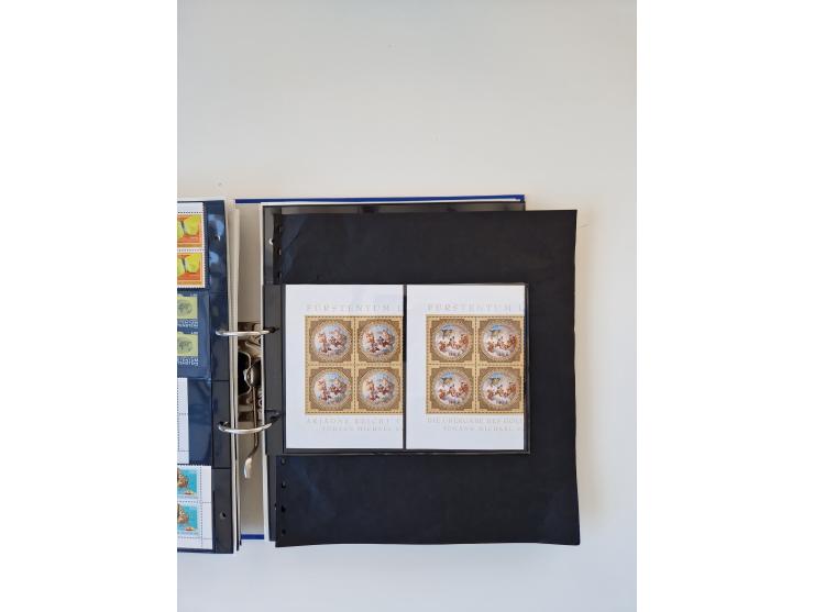 2000/15, postfrische und gestempelte, in den Hauptnummern je überkomplette Sammlung, dabei Marken je einzeln und in Viererblo