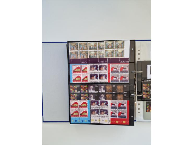 2000/15, postfrische und gestempelte, in den Hauptnummern je überkomplette Sammlung, dabei Marken je einzeln und in Viererblo