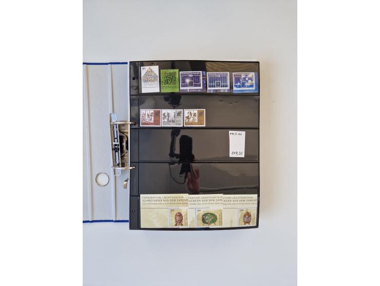 2000/15, postfrische und gestempelte, in den Hauptnummern je überkomplette Sammlung, dabei Marken je einzeln und in Viererblo