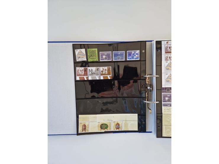 2000/15, postfrische und gestempelte, in den Hauptnummern je überkomplette Sammlung, dabei Marken je einzeln und in Viererblo