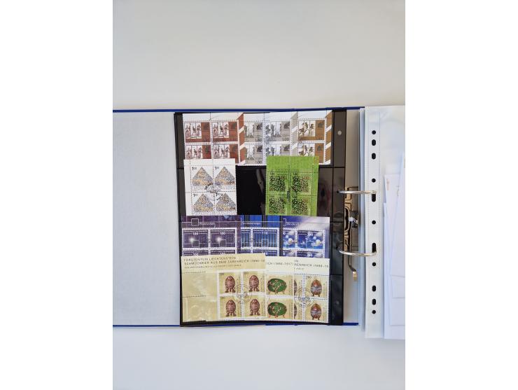 2000/15, postfrische und gestempelte, in den Hauptnummern je überkomplette Sammlung, dabei Marken je einzeln und in Viererblo