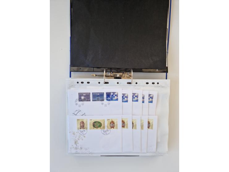 2000/15, postfrische und gestempelte, in den Hauptnummern je überkomplette Sammlung, dabei Marken je einzeln und in Viererblo