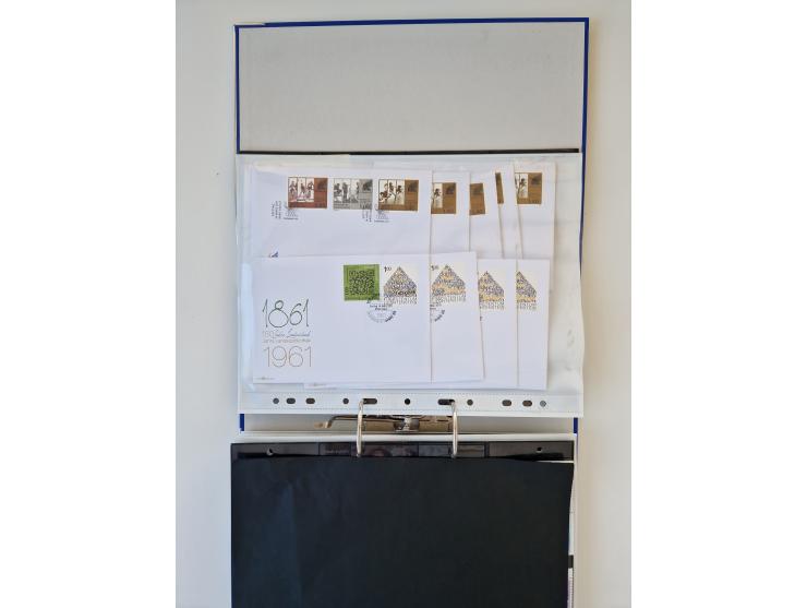 2000/15, postfrische und gestempelte, in den Hauptnummern je überkomplette Sammlung, dabei Marken je einzeln und in Viererblo