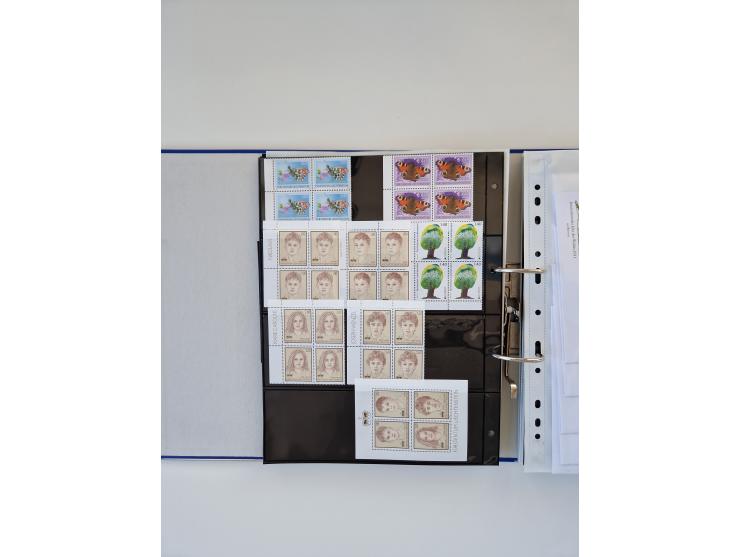 2000/15, postfrische und gestempelte, in den Hauptnummern je überkomplette Sammlung, dabei Marken je einzeln und in Viererblo