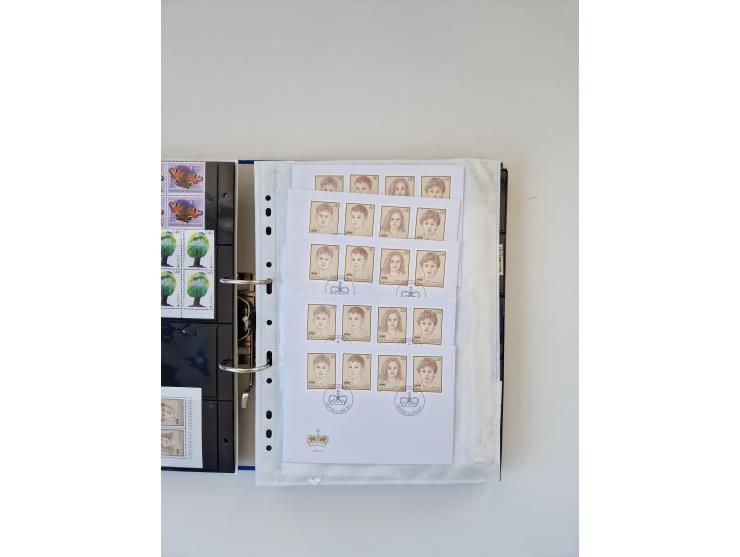 2000/15, postfrische und gestempelte, in den Hauptnummern je überkomplette Sammlung, dabei Marken je einzeln und in Viererblo