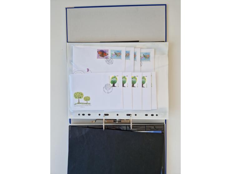 2000/15, postfrische und gestempelte, in den Hauptnummern je überkomplette Sammlung, dabei Marken je einzeln und in Viererblo