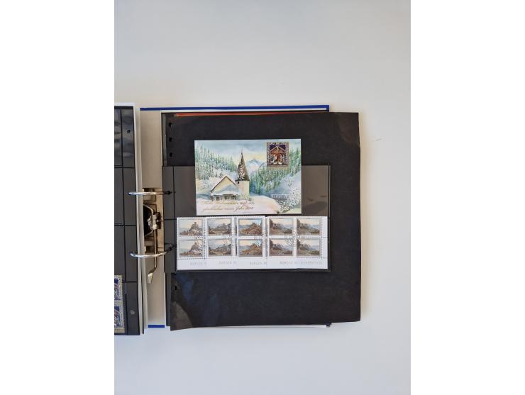 2000/15, postfrische und gestempelte, in den Hauptnummern je überkomplette Sammlung, dabei Marken je einzeln und in Viererblo