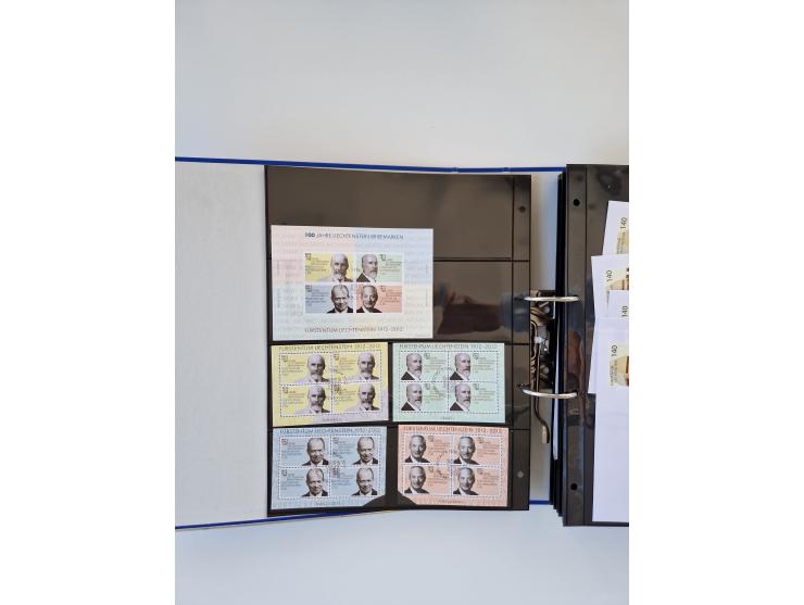 2000/15, postfrische und gestempelte, in den Hauptnummern je überkomplette Sammlung, dabei Marken je einzeln und in Viererblo