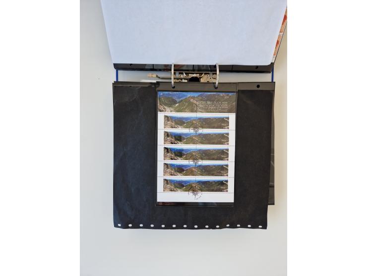 2000/15, postfrische und gestempelte, in den Hauptnummern je überkomplette Sammlung, dabei Marken je einzeln und in Viererblo