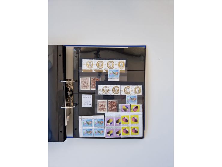 2000/15, postfrische und gestempelte, in den Hauptnummern je überkomplette Sammlung, dabei Marken je einzeln und in Viererblo