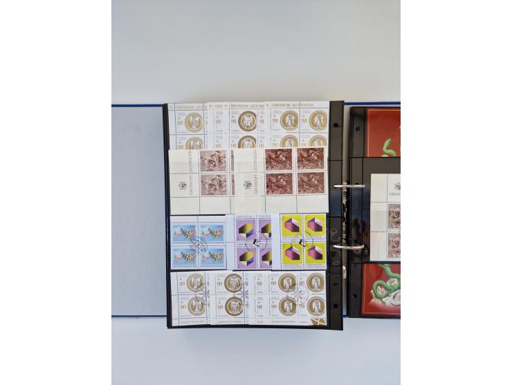 2000/15, postfrische und gestempelte, in den Hauptnummern je überkomplette Sammlung, dabei Marken je einzeln und in Viererblo