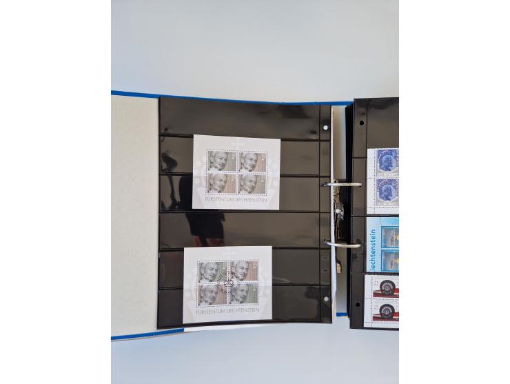 2000/15, postfrische und gestempelte, in den Hauptnummern je überkomplette Sammlung, dabei Marken je einzeln und in Viererblo