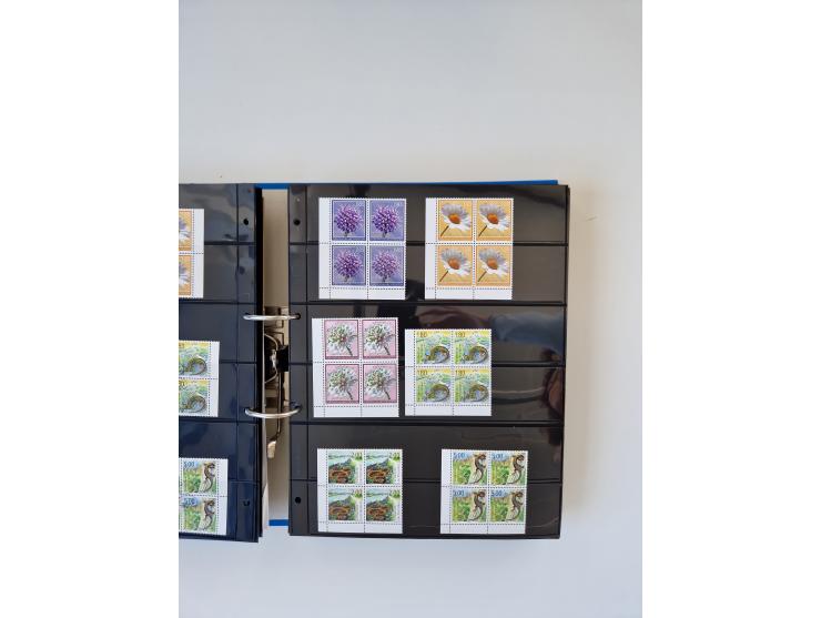 2000/15, postfrische und gestempelte, in den Hauptnummern je überkomplette Sammlung, dabei Marken je einzeln und in Viererblo