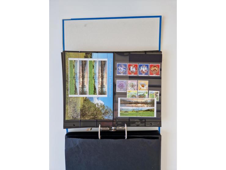 2000/15, postfrische und gestempelte, in den Hauptnummern je überkomplette Sammlung, dabei Marken je einzeln und in Viererblo