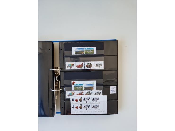 2000/15, postfrische und gestempelte, in den Hauptnummern je überkomplette Sammlung, dabei Marken je einzeln und in Viererblo