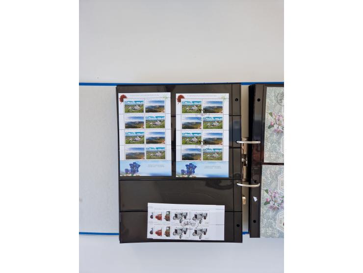 2000/15, postfrische und gestempelte, in den Hauptnummern je überkomplette Sammlung, dabei Marken je einzeln und in Viererblo