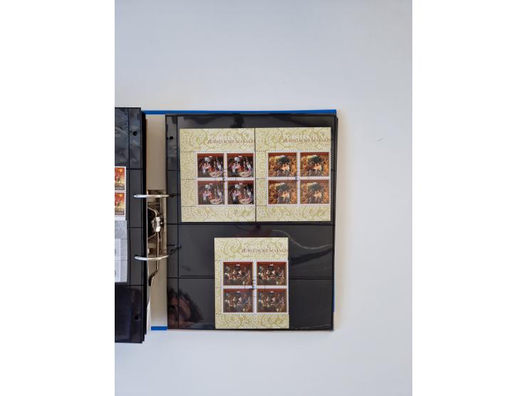 2000/15, postfrische und gestempelte, in den Hauptnummern je überkomplette Sammlung, dabei Marken je einzeln und in Viererblo