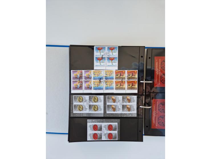 2000/15, postfrische und gestempelte, in den Hauptnummern je überkomplette Sammlung, dabei Marken je einzeln und in Viererblo