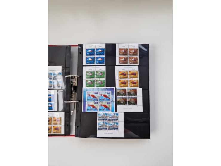 2000/15, postfrische und gestempelte, in den Hauptnummern je überkomplette Sammlung, dabei Marken je einzeln und in Viererblo