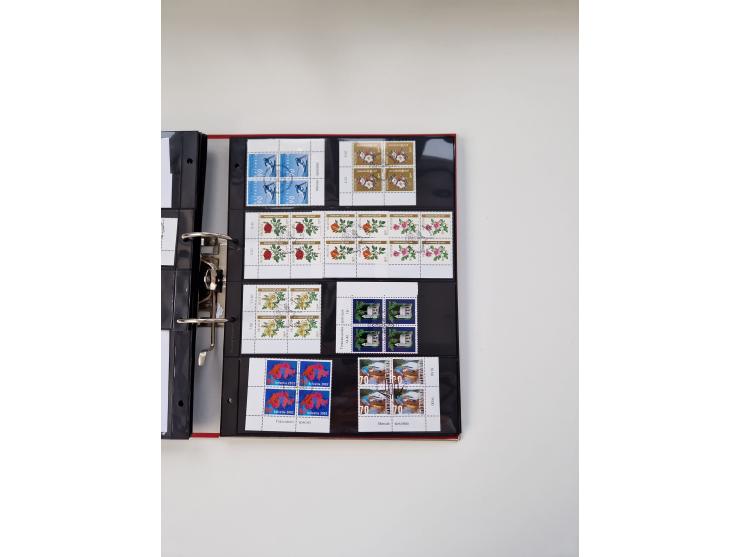 2000/15, postfrische und gestempelte, in den Hauptnummern je überkomplette Sammlung, dabei Marken je einzeln und in Viererblo