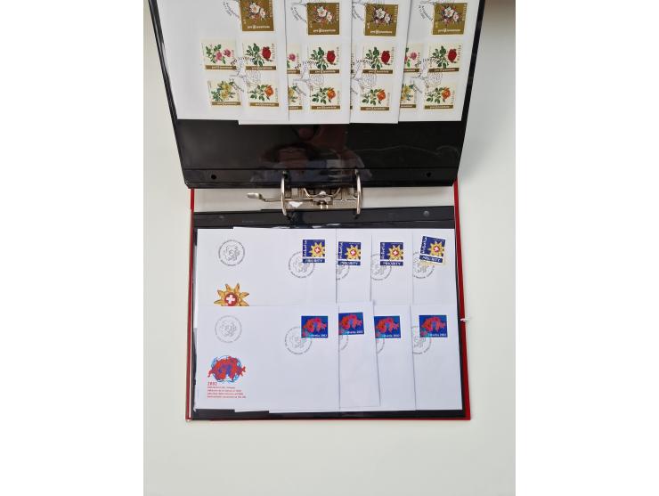 2000/15, postfrische und gestempelte, in den Hauptnummern je überkomplette Sammlung, dabei Marken je einzeln und in Viererblo