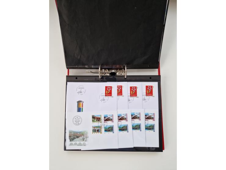 2000/15, postfrische und gestempelte, in den Hauptnummern je überkomplette Sammlung, dabei Marken je einzeln und in Viererblo