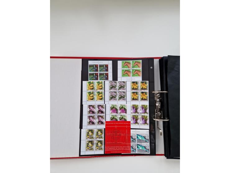 2000/15, postfrische und gestempelte, in den Hauptnummern je überkomplette Sammlung, dabei Marken je einzeln und in Viererblo