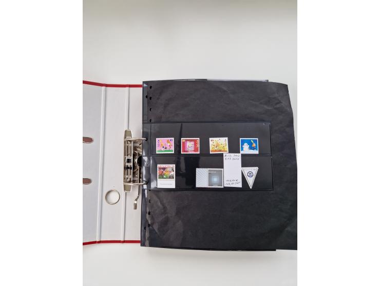 2000/15, postfrische und gestempelte, in den Hauptnummern je überkomplette Sammlung, dabei Marken je einzeln und in Viererblo