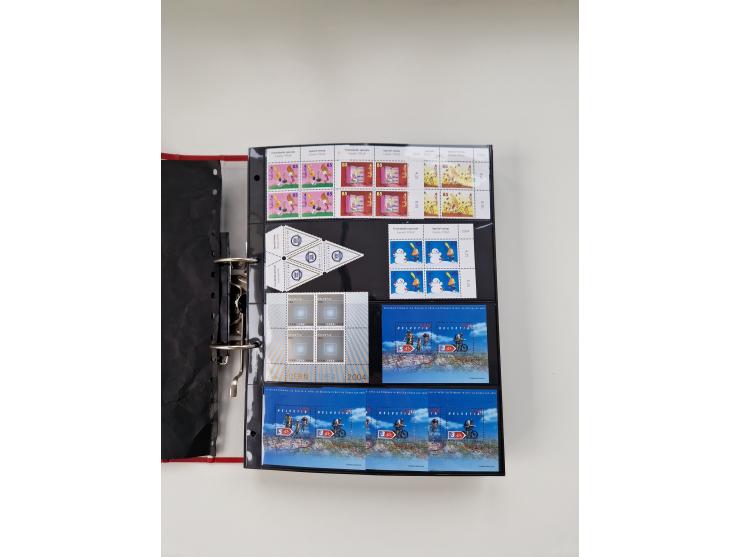 2000/15, postfrische und gestempelte, in den Hauptnummern je überkomplette Sammlung, dabei Marken je einzeln und in Viererblo