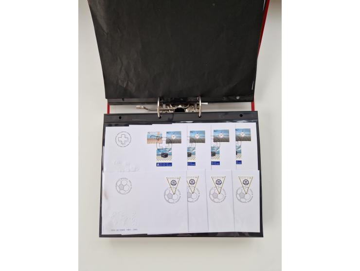 2000/15, postfrische und gestempelte, in den Hauptnummern je überkomplette Sammlung, dabei Marken je einzeln und in Viererblo