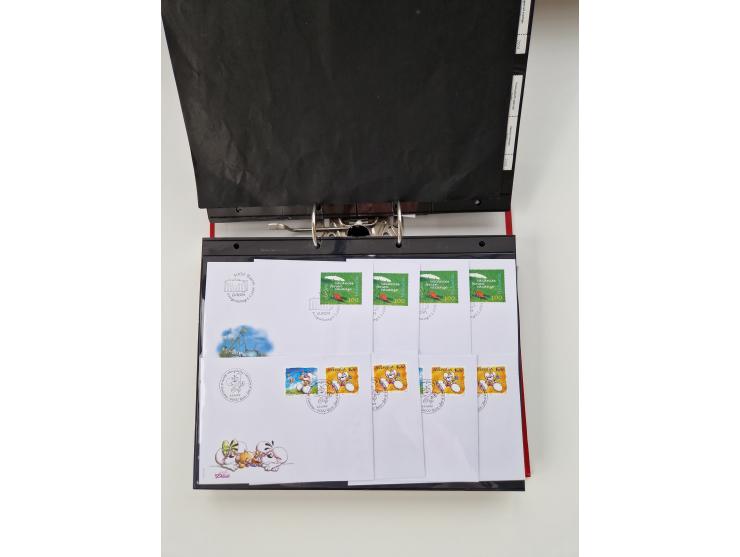 2000/15, postfrische und gestempelte, in den Hauptnummern je überkomplette Sammlung, dabei Marken je einzeln und in Viererblo