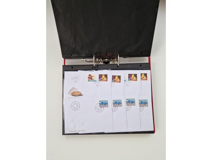 2000/15, postfrische und gestempelte, in den Hauptnummern je überkomplette Sammlung, dabei Marken je einzeln und in Viererblo