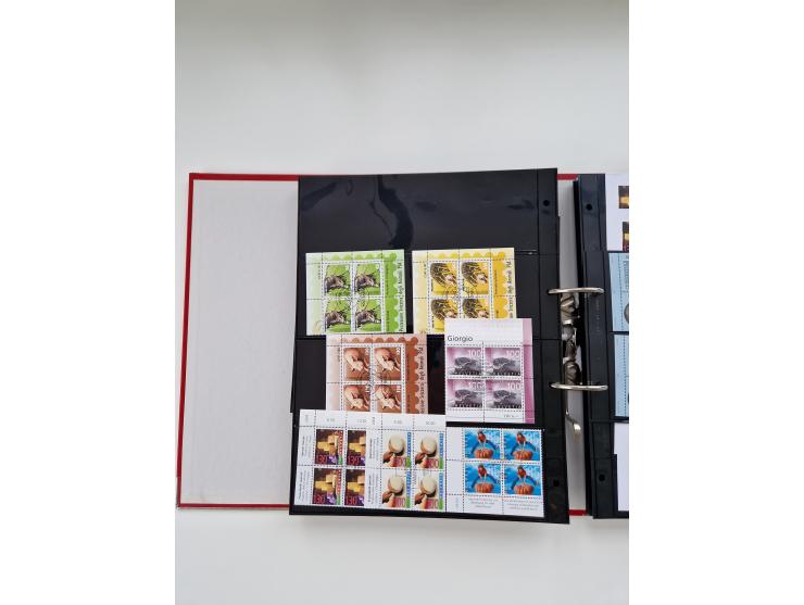 2000/15, postfrische und gestempelte, in den Hauptnummern je überkomplette Sammlung, dabei Marken je einzeln und in Viererblo