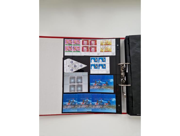 2000/15, postfrische und gestempelte, in den Hauptnummern je überkomplette Sammlung, dabei Marken je einzeln und in Viererblo