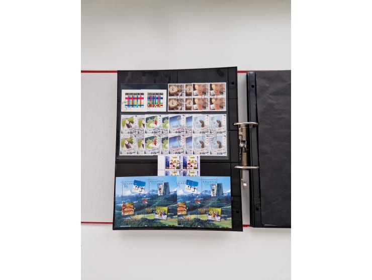 2000/15, postfrische und gestempelte, in den Hauptnummern je überkomplette Sammlung, dabei Marken je einzeln und in Viererblo