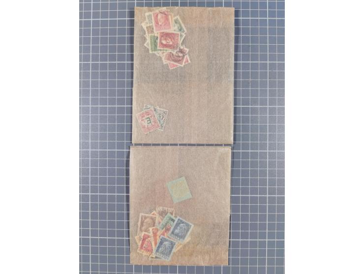 1850-1918, Partie in Tüten und Steckkarten ab Kreuzer Ausgabe, dabei 1 Kr. rosa im Paar vom rechten Rand auf Kabinettbriefstü