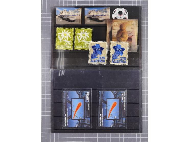 2000-20, Marken und Blöcke in postfrischer Erhaltung, dabei Swarowski, Hologramme, Weltall, Stickerei etc. Nominale über 100€