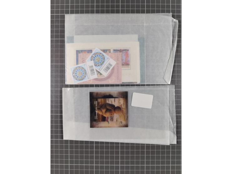 2000-20, Marken und Blöcke in postfrischer Erhaltung, dabei Swarowski, Hologramme, Weltall, Stickerei etc. Nominale über 100€