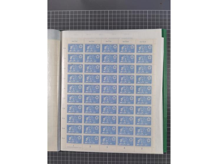 1946/63, 32 meist postfrische Bogen, dabei Allii. Besetzung Mi.-Nr. &nbsp;911 DZ F und 918 DZ F, sowie DDR
