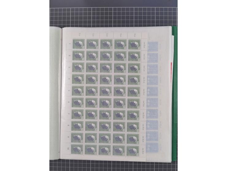 1946/63, 32 meist postfrische Bogen, dabei Allii. Besetzung Mi.-Nr. &nbsp;911 DZ F und 918 DZ F, sowie DDR