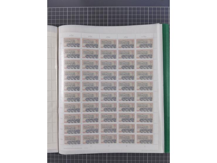 1946/63, 32 meist postfrische Bogen, dabei Allii. Besetzung Mi.-Nr. &nbsp;911 DZ F und 918 DZ F, sowie DDR