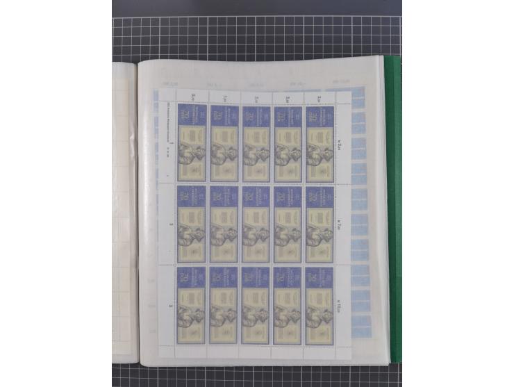 1946/63, 32 meist postfrische Bogen, dabei Allii. Besetzung Mi.-Nr. &nbsp;911 DZ F und 918 DZ F, sowie DDR