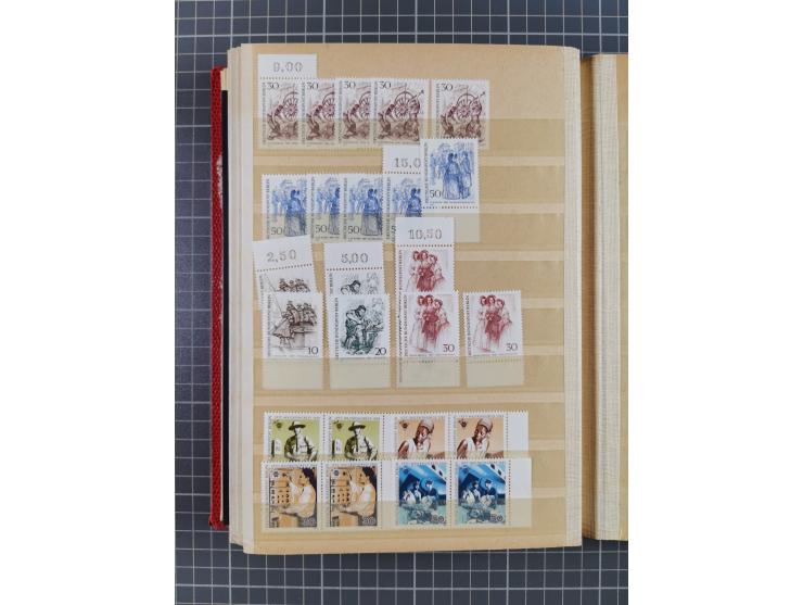 1920/57 (ca.), meist ungebrauchte Dublettenpartie, dabei u.a. bessere Werte und komplette Sätze, Mi.-Nr. 238I ungebraucht (23