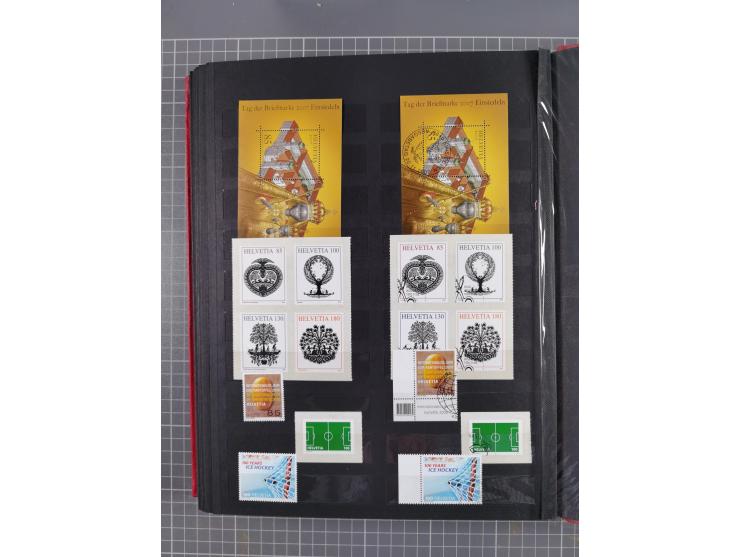 1978/2017, in den Hauptnummern je postfrische und gestempelte komplette Sammlung, Frankaturwert ca. 1600 CHF, in drei Alben
